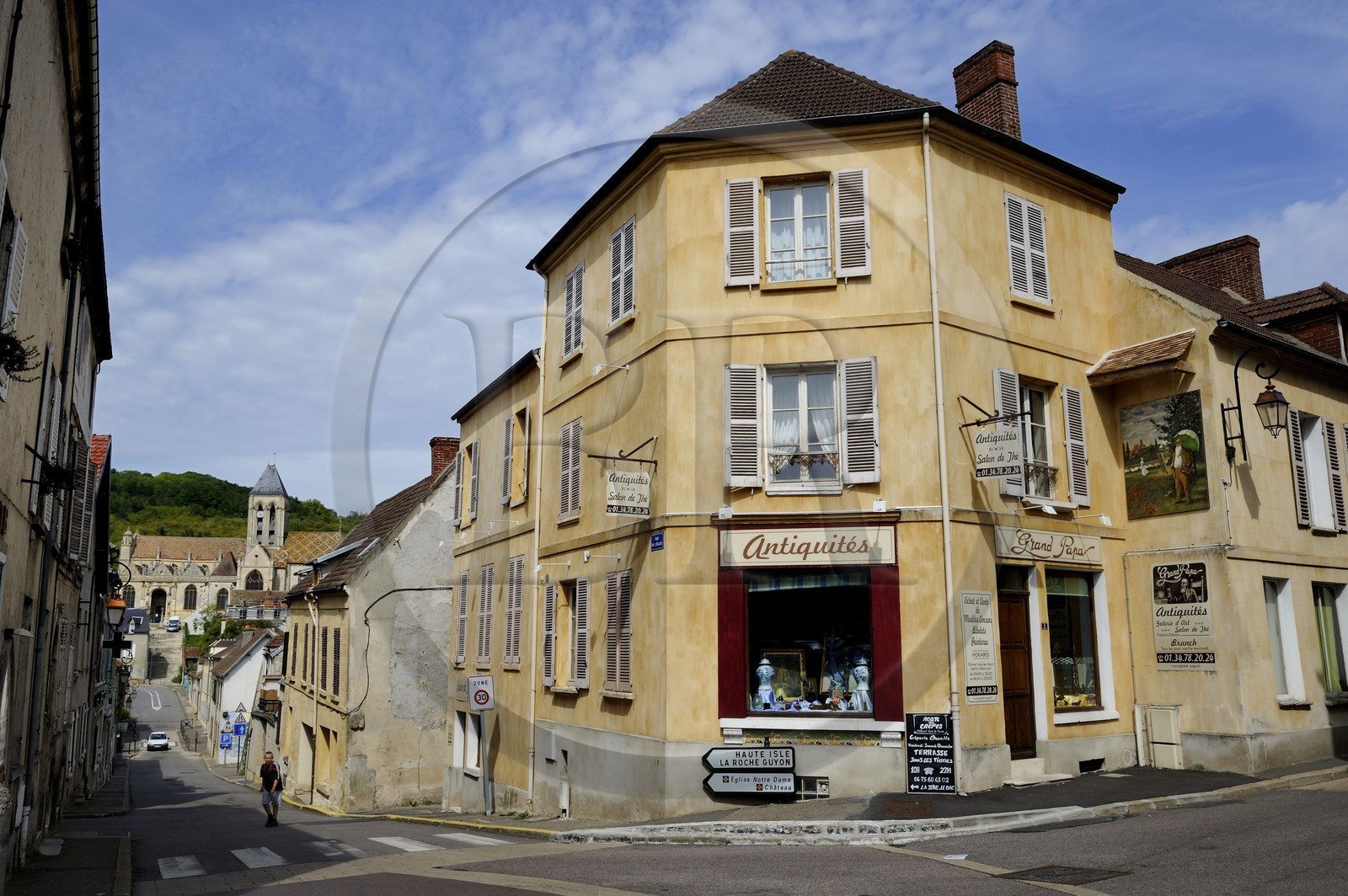 France, Val-d'Oise (95), le village de Vétheuil et son église Notre Dame peinte par Claude Monet