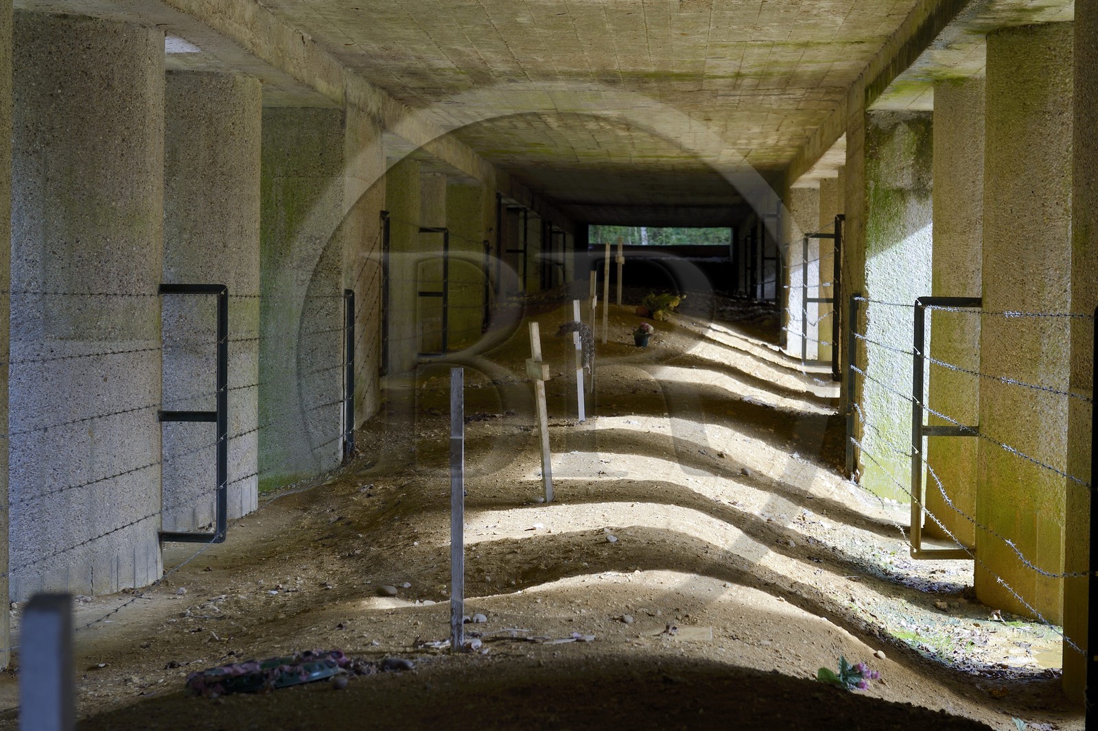 France, Meuse (55), Douaumont, Tranchée des Baïonnettes, monument en souvenir d'un détachement enseveli dans leur tranchée lors d'un bombardement et d'où seules quelques centimètres de baïonnettes restèrent émergées du sol