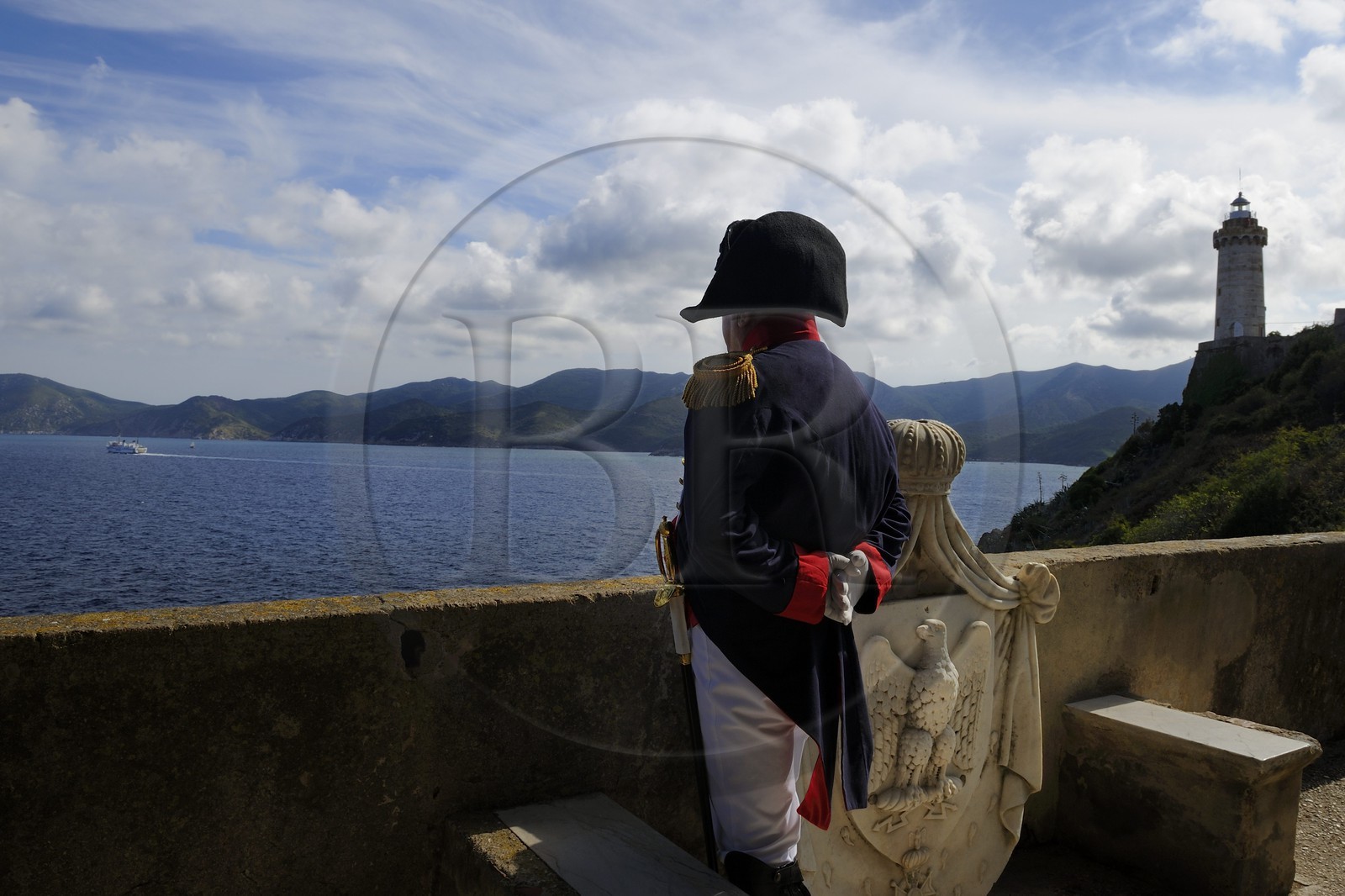 Italie, Toscane, l’Ile d’Elbe, Portoferraio, Napoléon 1er à coté de l'emblème de l'aigle impérial dans le jardin de sa maison du Palazzina dei Mulini, l'Empereur a choisi cette maison pour pouvoir observer les mouvements de navires du port