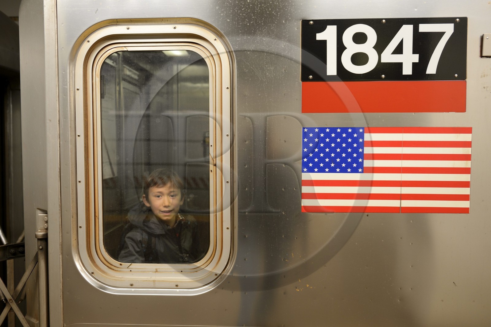 Etats-Unis, New York, Manhattan, le metro avec le drapeau américain