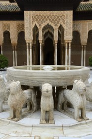 Espagne, Andalousie, Grenade, Palais nasrides de l'Alhambra, classé Patrimoine Mondial de l'UNESCO, patio du Palais des Lions (Patio de los Leones)