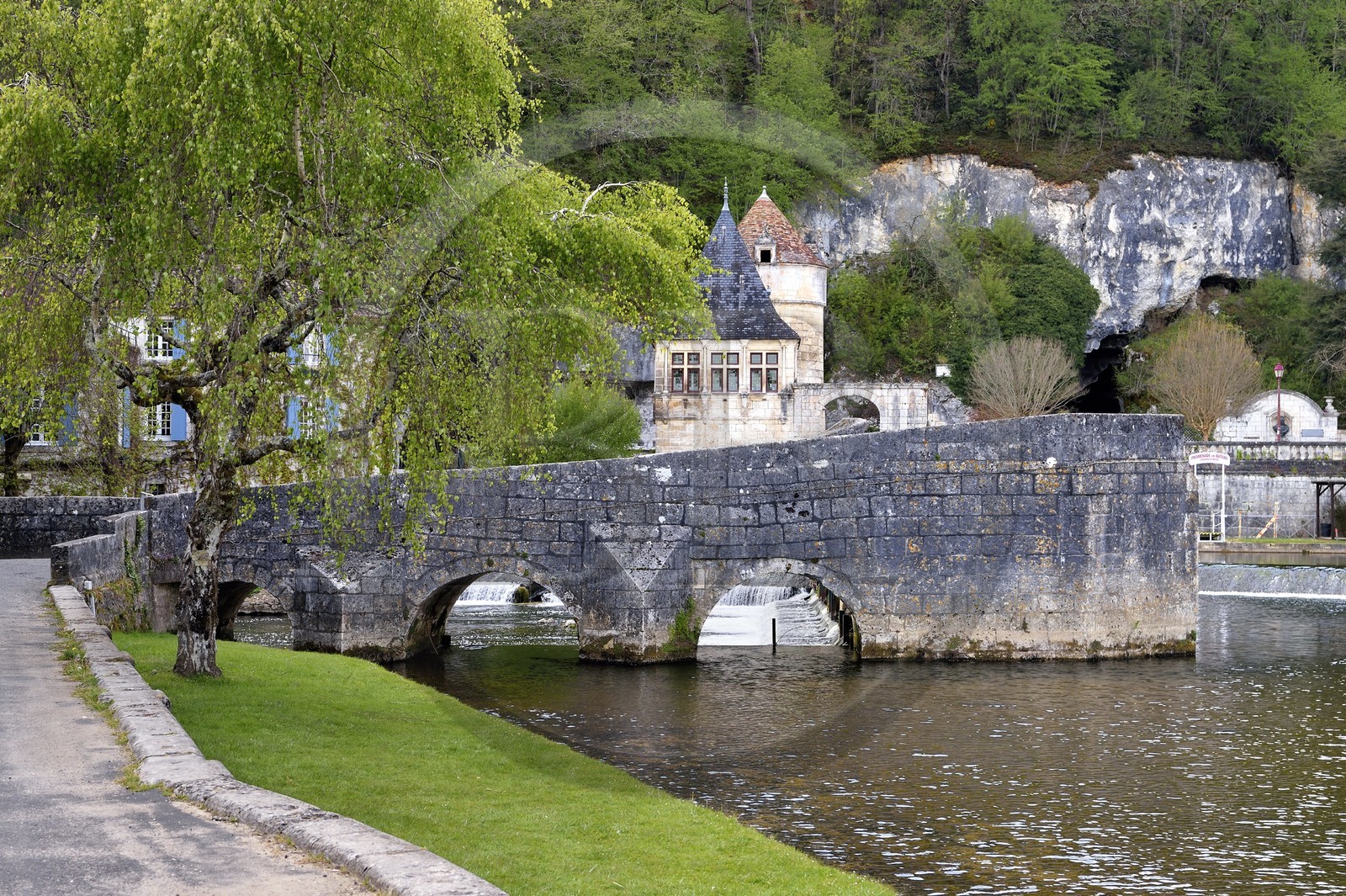 France, Dordogne, Brantome, Saint Pierre benedictine abbey Pont Coude (angled bridge) over Dronne River