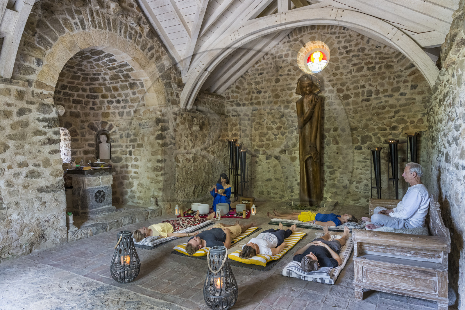 France, Var (83), Provence Verte, Bras, la maison d'hotes Le Peyrourier - une campagne en Provence, le voyage sonore de l'artiste musicienne Yasi Zandi dans l'ancienne chapelle templière reconstruite