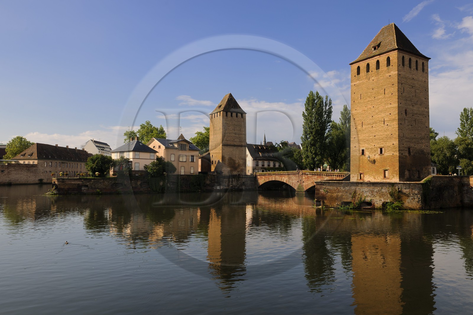 France, Bas-Rhin (67), Strasbourg, vieille ville classée au Patrimoine Mondial de l'UNESCO, quartier de la Petite France, les tours des Ponts Couverts