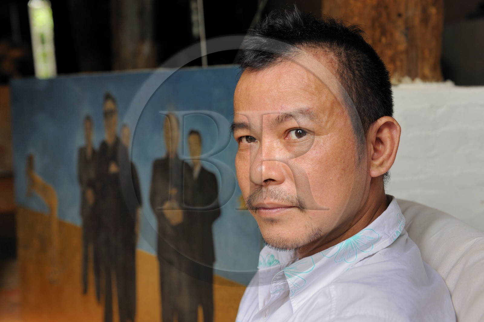 Vietnam, Hanoï, artiste peintre contemporain Le Hong Thai dans sa maison et atelier