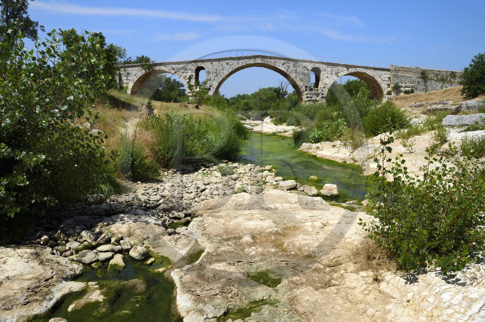 France, Vaucluse, Luberon, Bonnieux, the Pont Julien over the Calavon River, Roman bridge of the 3rd century BC on Via Domitia on the Calavon veloroute (Long-distance cycling routes)