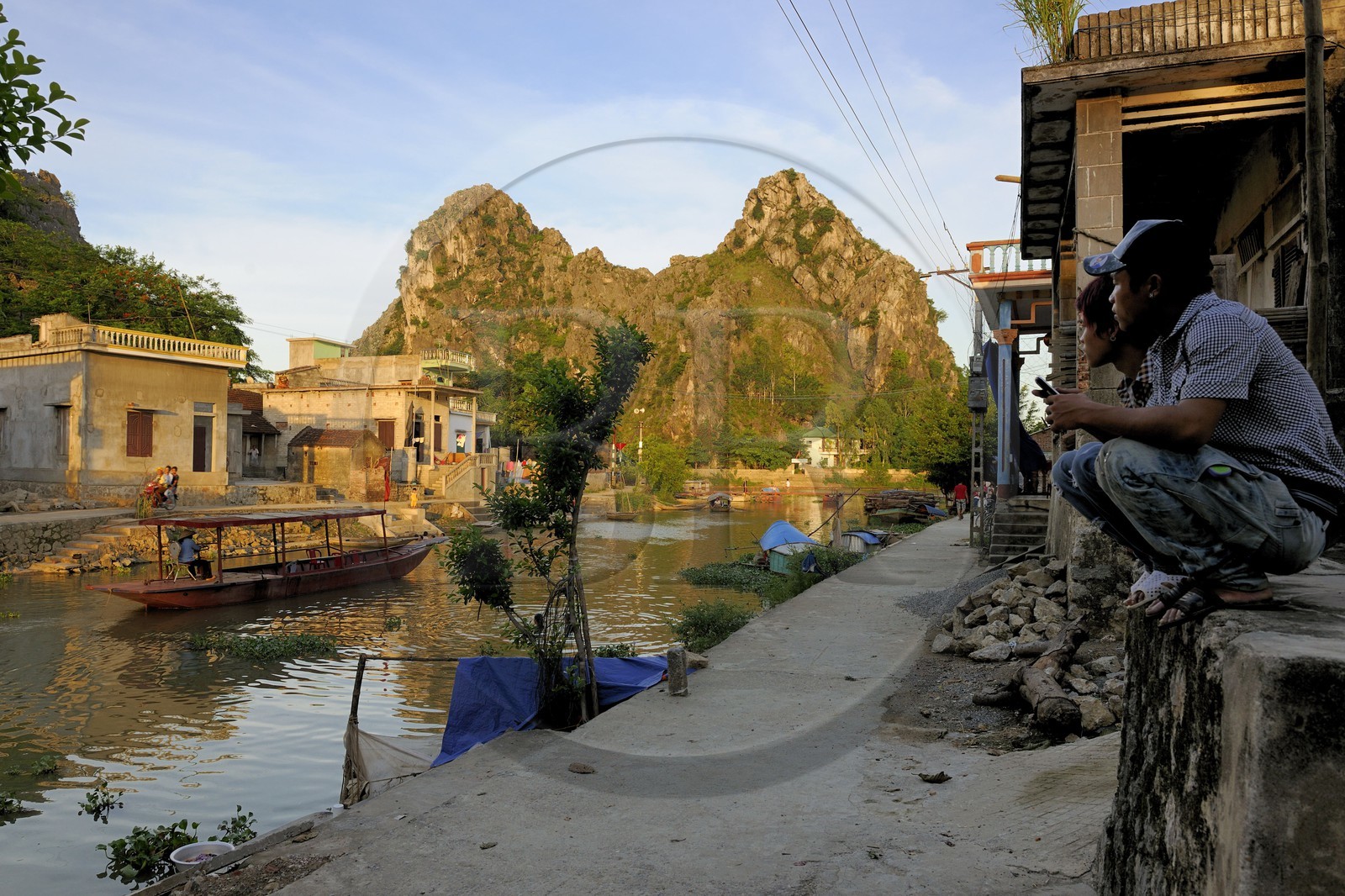 Vietnam, Ninh Binh province, insular village of Kenh Ga surrounded by karstic mountains, teenagers