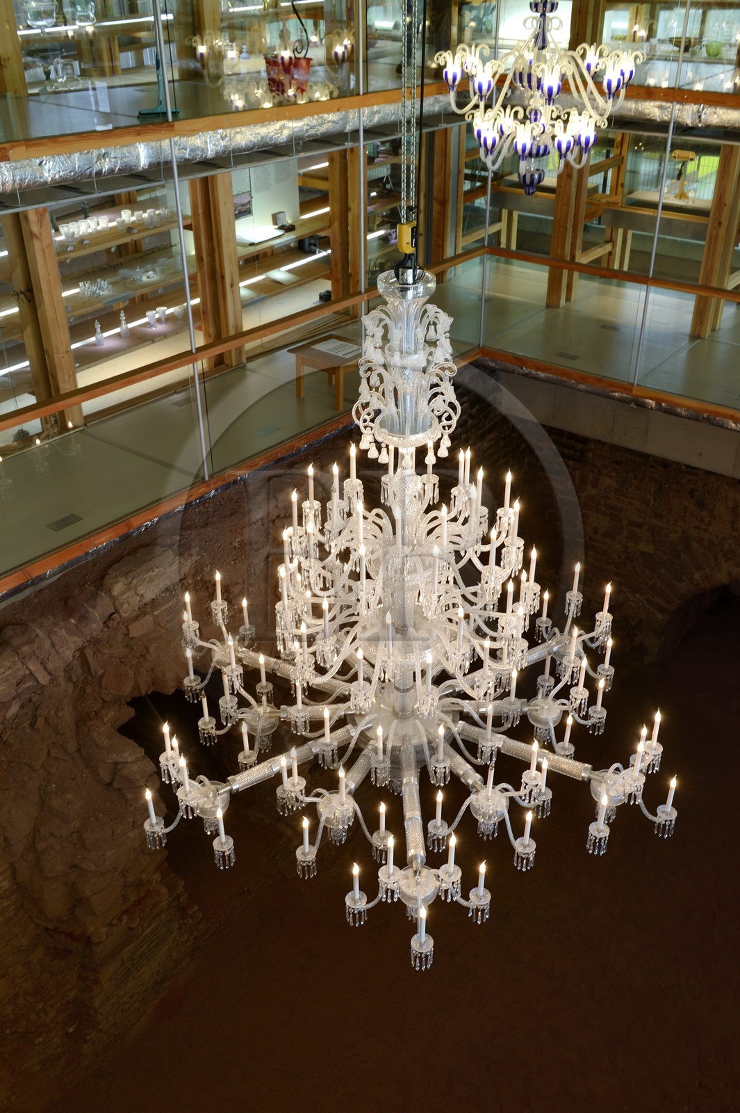 France, Moselle (57), Saint-Louis-les-Bitche, musée de la Cristallerie Saint-Louis, lustre en cristal géant