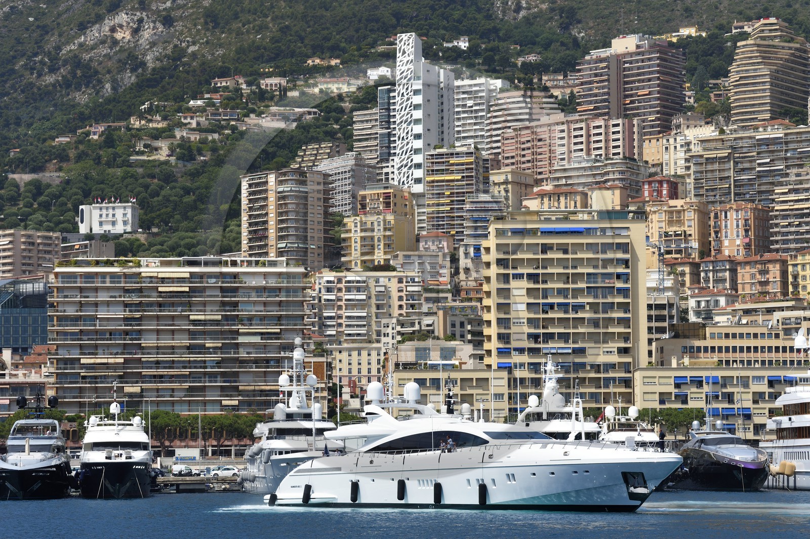Principauté de Monaco, Monaco, yachts amarrés à port Hercule