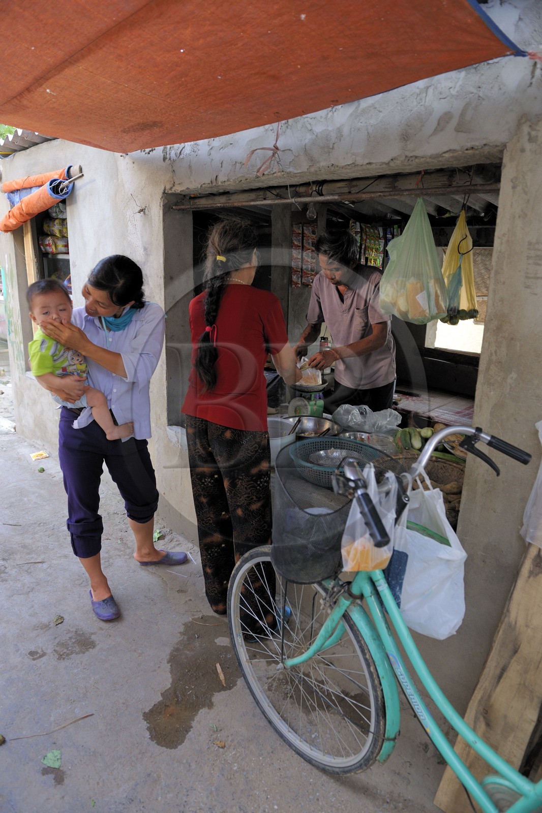 Vietnam, Ninh Binh province, insular village of Kenh Ga, the grocer's shop