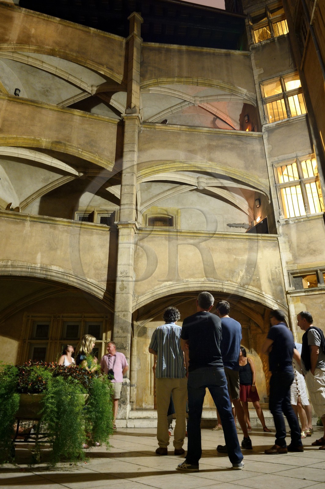 France, Rhône (69), Lyon, site historique classé Patrimoine Mondial de l'UNESCO, cour du musée de l’imprimerie dans la traboule derrière le bouchon lyonnais le Musée dans la rue des Forces
