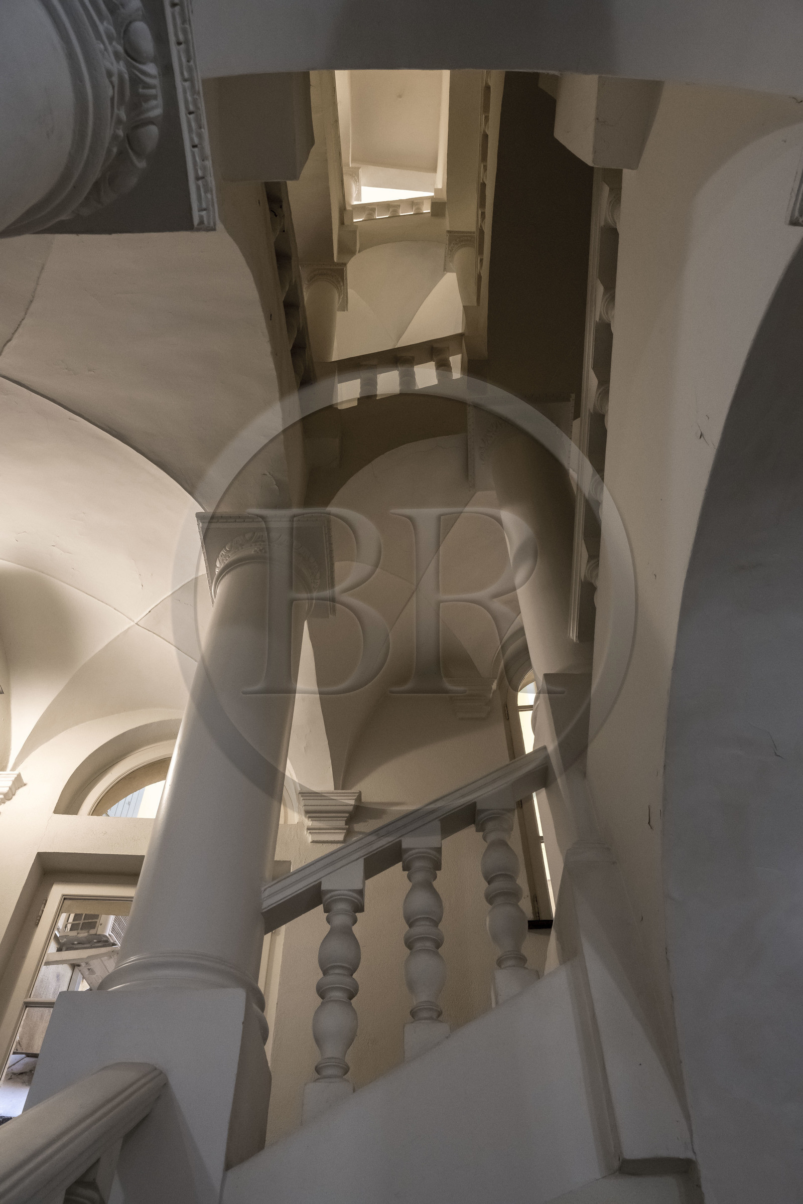 France, Alpes-Maritimes (06), Nice classée Patrimoine Mondial de l'UNESCO, le Vieux Nice, escalier de l'immeuble dit Palais Maurice de Savoie (La Trappa) du XVIIème siècle