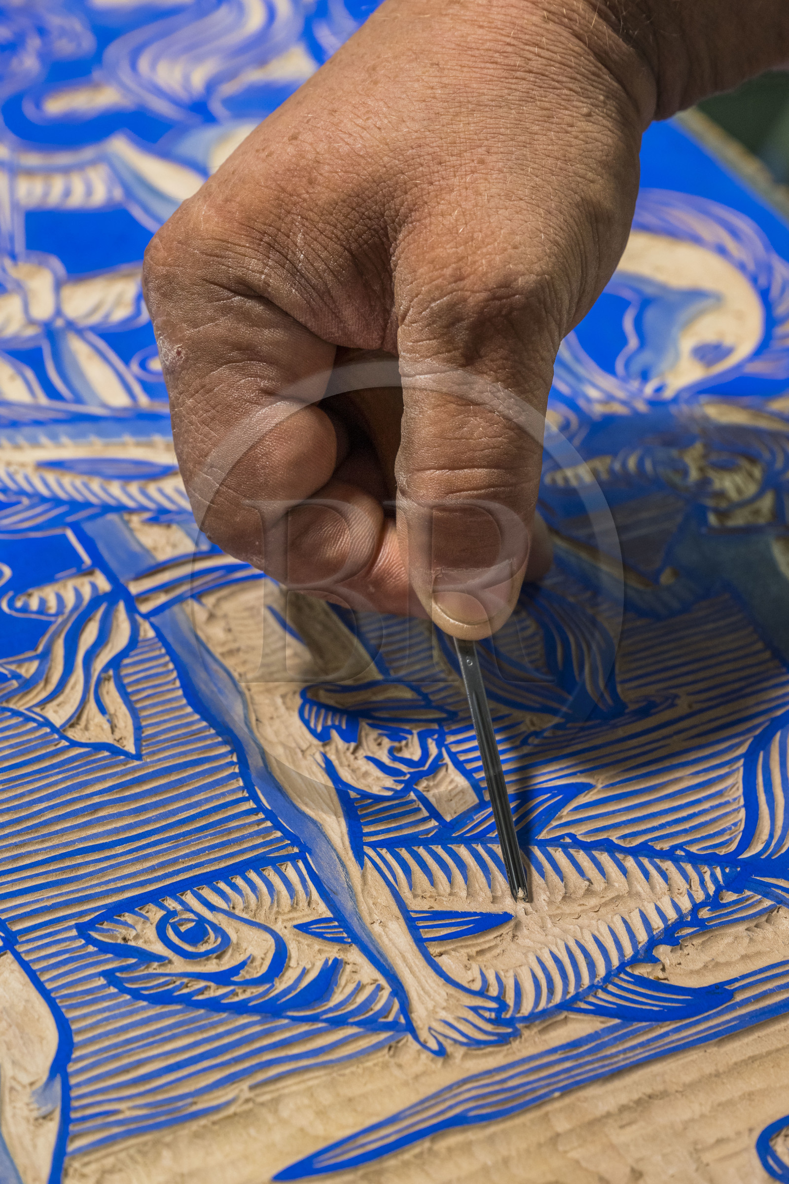 France, Hérault (34), Sète, Atelier DPJ, éditeur et imprimeur d'art, xylogravure, impression de bois gravé sur presse typographique, gouge utilisée pour graver
