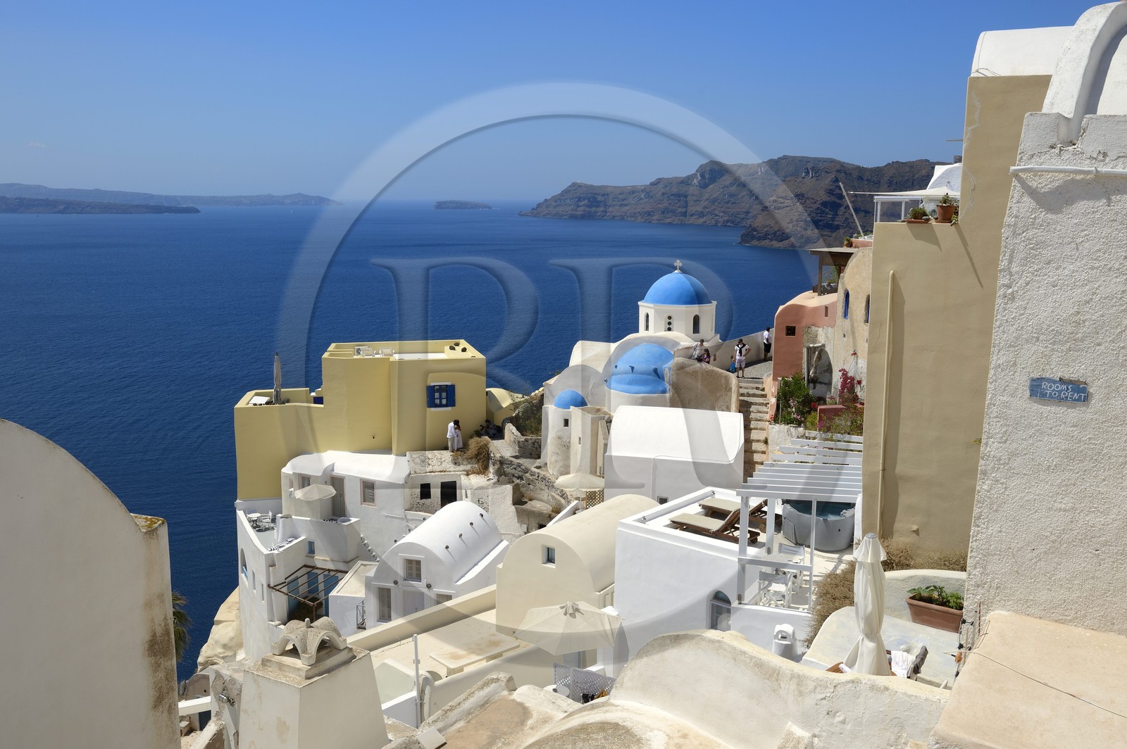 Greece, Cyclades, Aegean Sea, Santorini (Thira or Thera), the village of Oia overlooking the Caldera