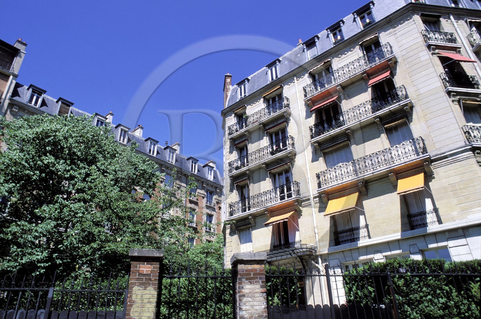 France, Val de Marne, St Mande, Chaussee de l'Etang street