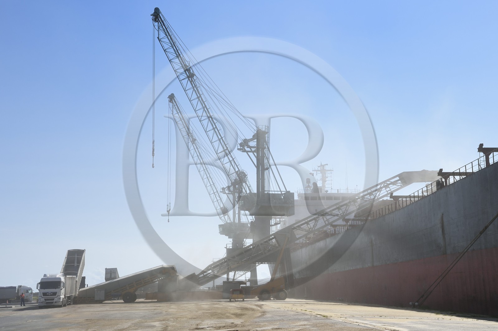 France, Charente-Maritime (17), La Rochelle, le Port Atlantique La Rochelle, chargement de céréales au port de commerce