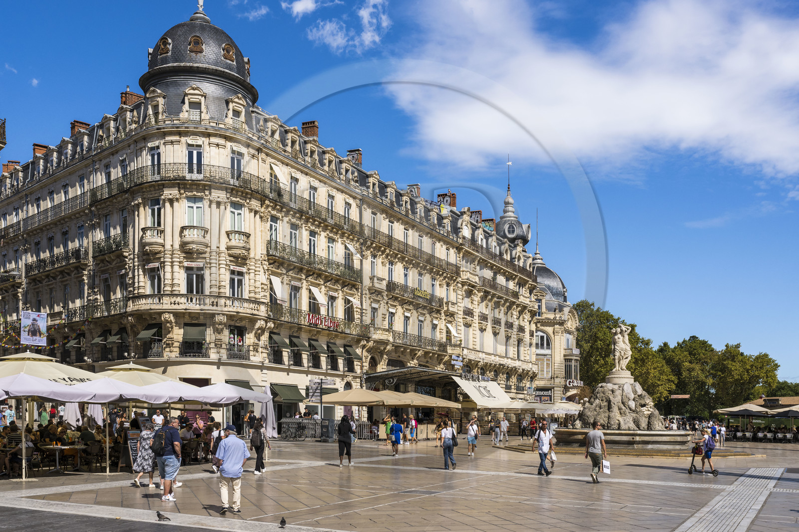 France, Hérault (34), Montpellier, centre historique, la place de la Comédie et la fontaine des Trois Grâces