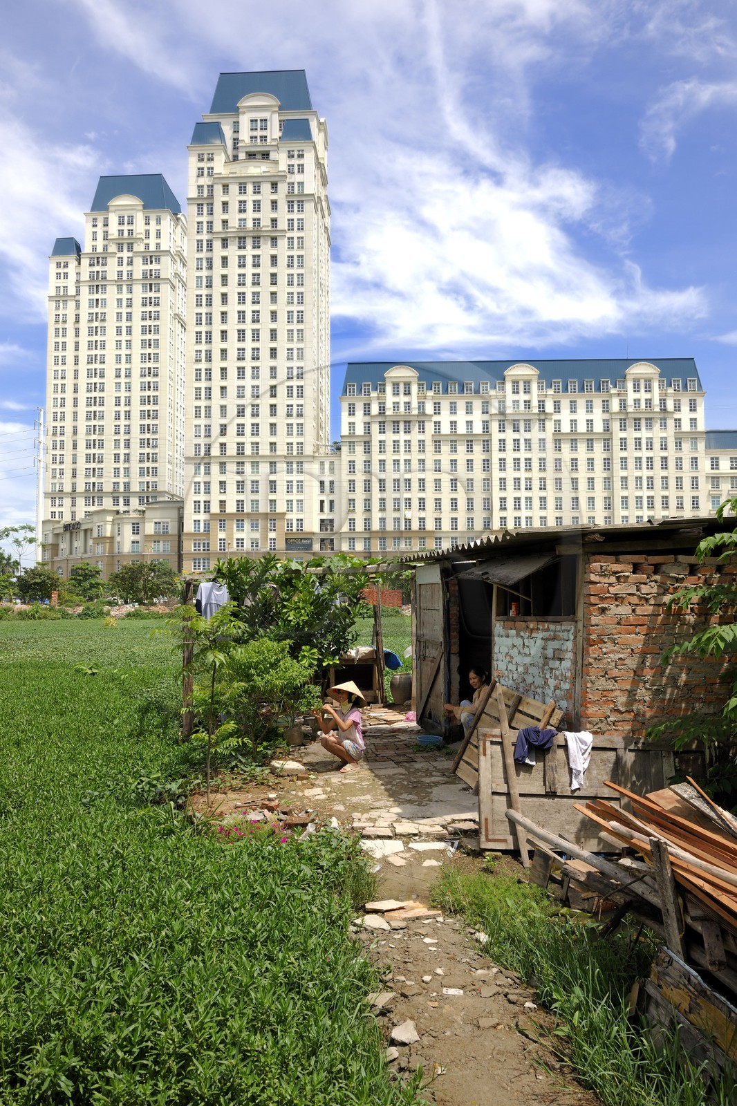 Vietnam, Hanoï, quartier de Cau Giay, nouveaux immeubles de luxe The Manor construit dans des anciennes rizières