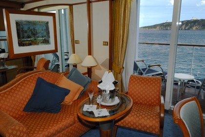 France, Corse (2a), Baie de Porto Vechio, croisière à bord du Silvershadow de la compagnie Silversea, cabine avec terrasse