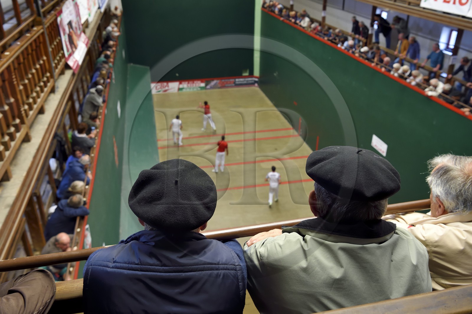 France, Pyrenees Atlantiques, Basque Country, Saint Jean Pied de Port, trinquet Garat, traditional Basque pelota party with bare hand for the Chasseurs (hunters) Cup