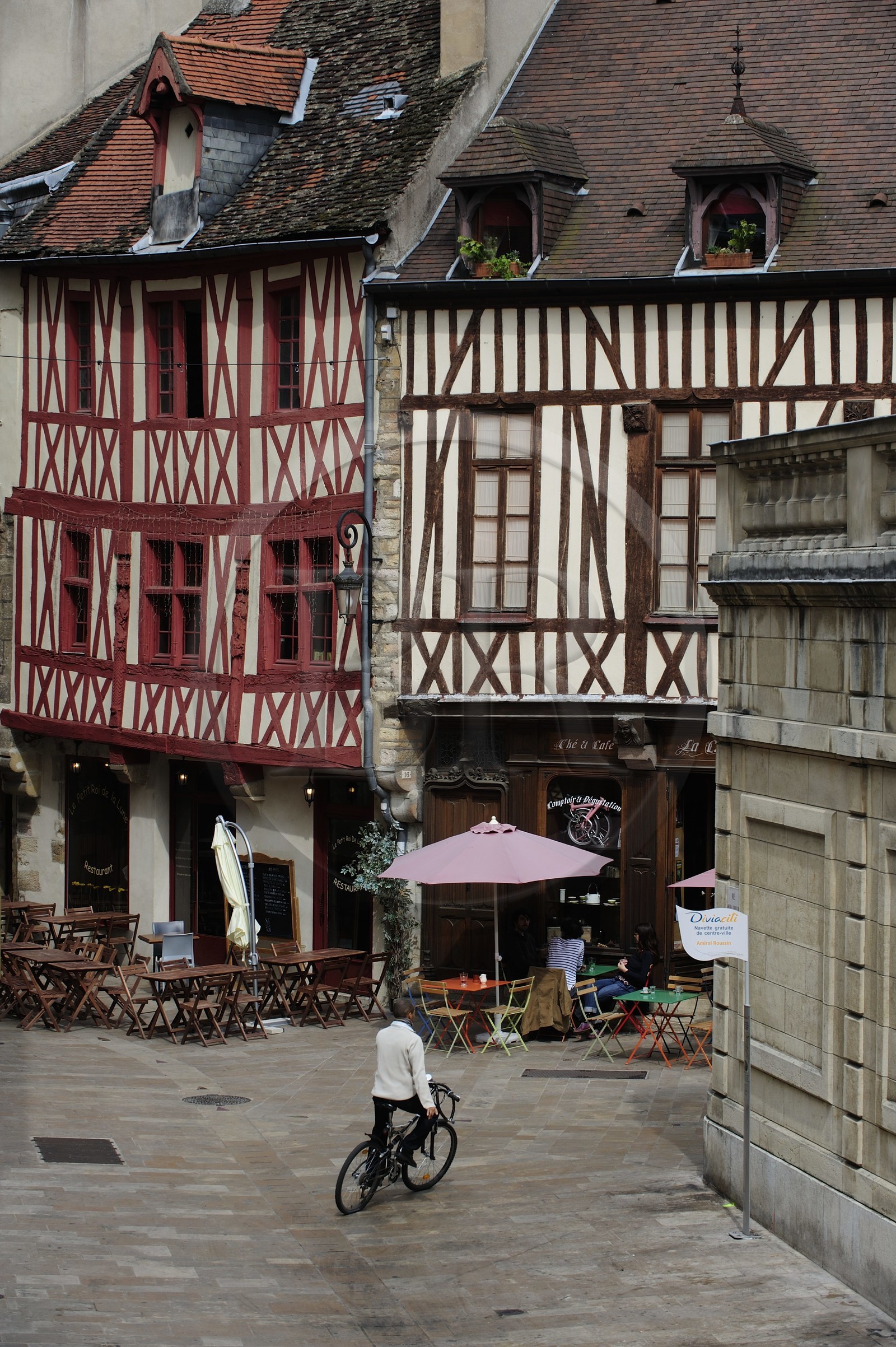 France, Côte d'Or (21), Dijon, maison à colombage à l'angle de la rue Vauban et de la rue Amiral-Roussin