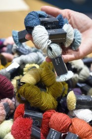 France, Var (83), Presqu'Ile de Saint-Tropez, Cogolin, la Manufacture Cogolin fabrique des tapis depuis 1924, échantillons de couleurs