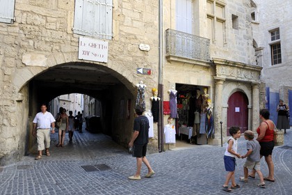 France, Hérault (34), Pézenas, vieille ville, porte d'entrée de l'ancien ghetto juif au Moyen-Age rue des d'André