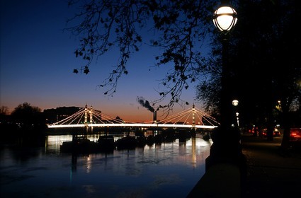 Royaume-Uni, Londres, la Tamise et le pont Albert Bridge