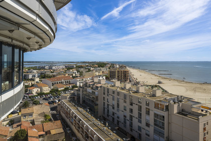France, Hérault (34), Palavas-Les-Flots, la ville vue depuis le Phare de la Méditerranée, tour d'observation de 43 mètres issue de la transformation de l'ancien chateau d'eau
