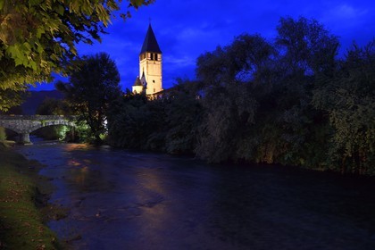 France, Pyrenees Atlantiques, Basque Country, Saint Etienne de Baigorry, Saint-Etienne (St. Stephen's) Church and the Nive river