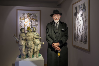 France, Paris (75), Musée Maillol, le peintre et sculpteur allemand Markus Lüpertz lors de son exposition en dialogue avec l'oeuvre d'Aristide Maillol, Les 3 Grâces (3 Grazien) 2000, bronze peint