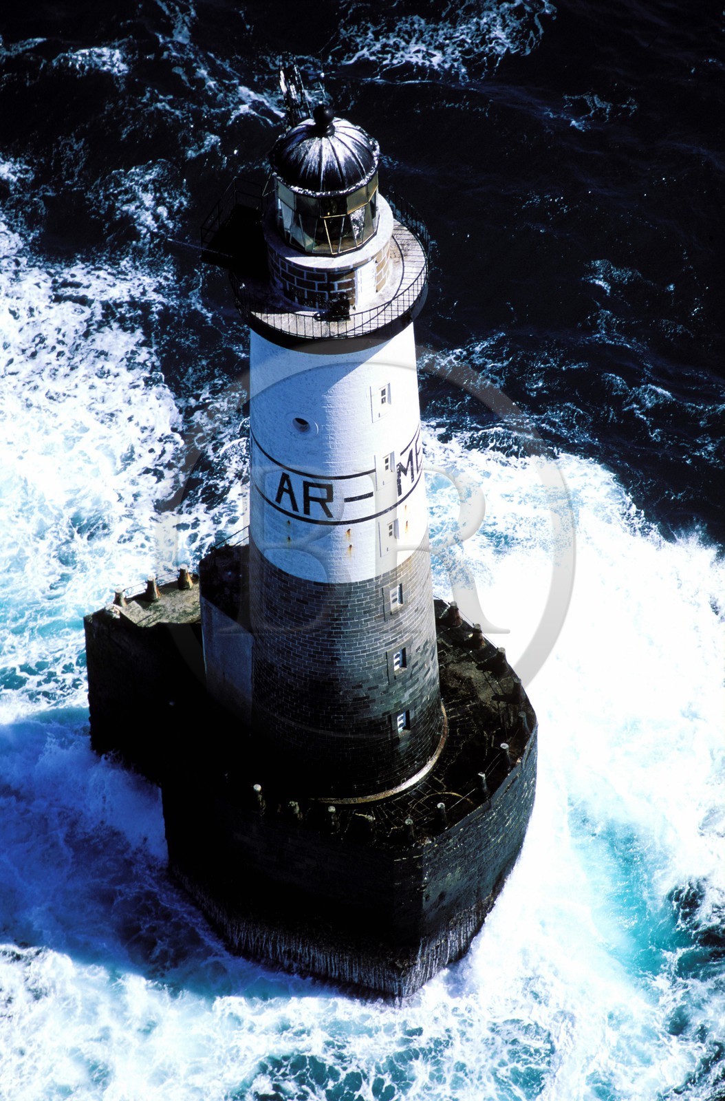 France, Finistère (29), le phare d' Ar-Men au large de l' Ile de Sein (vue aérienne)