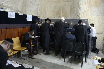 Israel, Jérusalem, ville sainte, vieille-ville classée Patrimoine Mondial de l'UNESCO, tombeau du Roi David qui se situe dans un coin du rez de chaussée des vestiges de l'ancienne église byzantine Hagia Sion aujourd'hui faisant partie de la diaspora Yeshiva