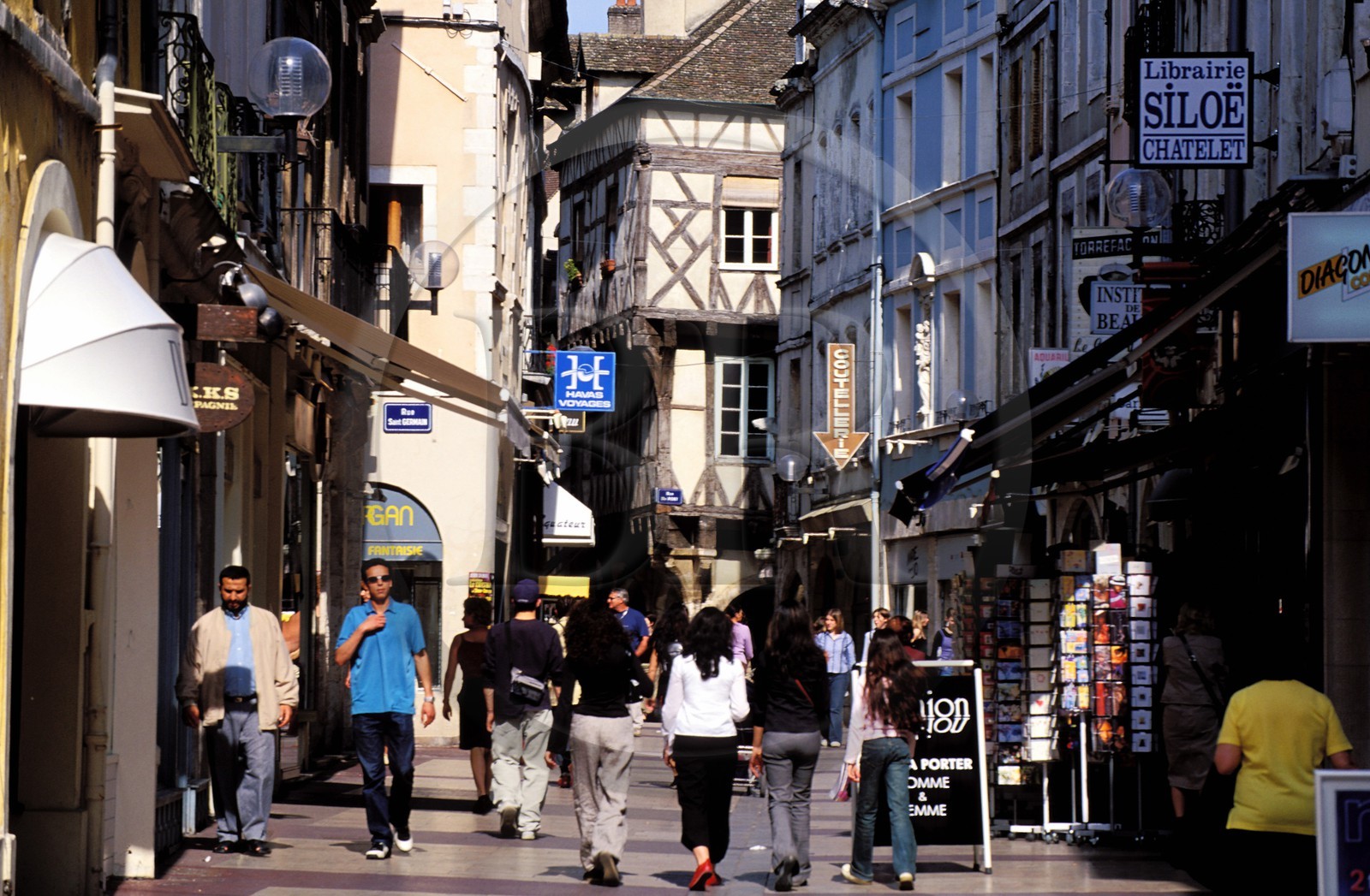France, Saône-et-Loire (71), Chalon-sur-Saône, rue du Châtelet, une des principales artères