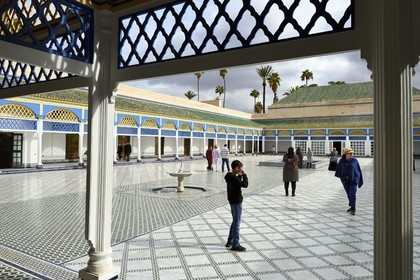 Maroc, Haut-Atlas, Marrakech, ville impériale, Médina classée Patrimoine Mondial de l'UNESCO, Palais de la Bahia, la cour d'honneur