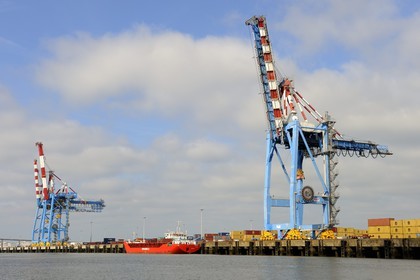 France, Loire-Atlantique (44), port autonome de Nantes Saint-Nazaire, terminal à marchandises et conteneurs de Montoir de Bretagne