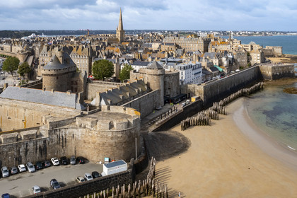 France, Ille et Vilaine, Cote d'Emeraude (Emerald Coast), Saint Malo, in the foreground the castle of Saint-Malo (15th century) which houses the Town Hall (aerial view)