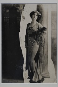 Royaume-Uni, Irlande du Nord, Cultra près de Belfast, Ulster Folk and Transport Museum, photo de la passagère de première classe du RMS Titanic Lady Buff Gordon, une des douze survivante occupant un canot prévu pour quarante personnes