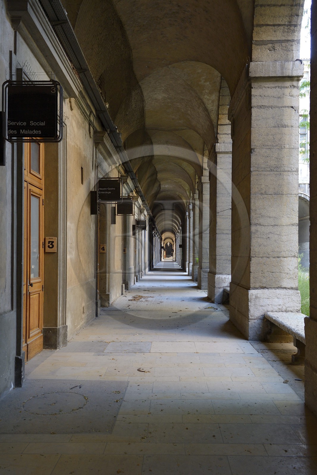 France, Rhône (69), Lyon, site historique classé Patrimoine Mondial de l'UNESCO, l'hôpital de l'Hôtel Dieu, galerie latérale