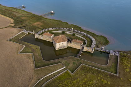 France, Charente-Maritime (17), Saint-Nazaire-sur-Charente, le Fort Lupin au bord de la Charente construit par Vauban (vue aérienne)