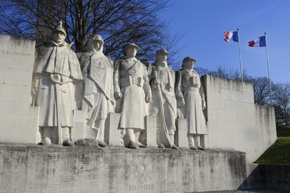 France, Meuse (55), Verdun, Place de la Nation, Monument aux Morts Aux Enfants de Verdun morts pour la France, symbolisant la devise On ne passe pas