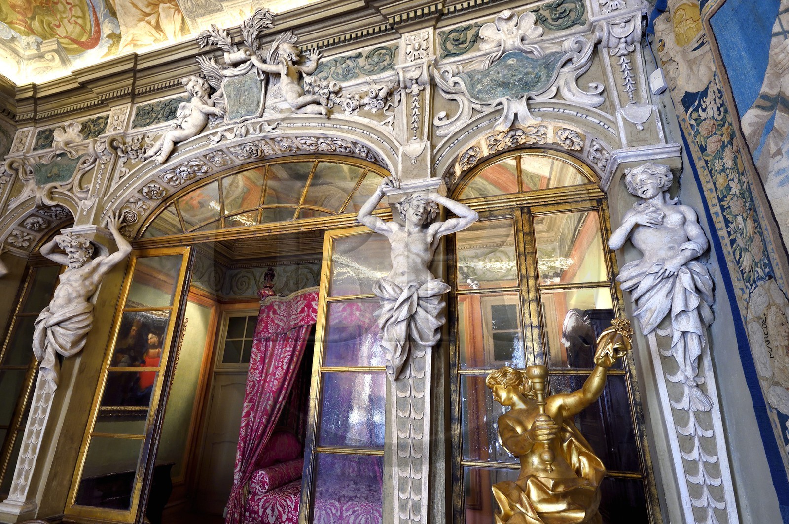 France, Alpes-Maritimes (06), Nice, quartier du Vieux Nice, Palais Lascaris du milieu XVIIe siècle, facade de l'alcove (début du 18ème siècle) de la chambre d’apparat du deuxième étage