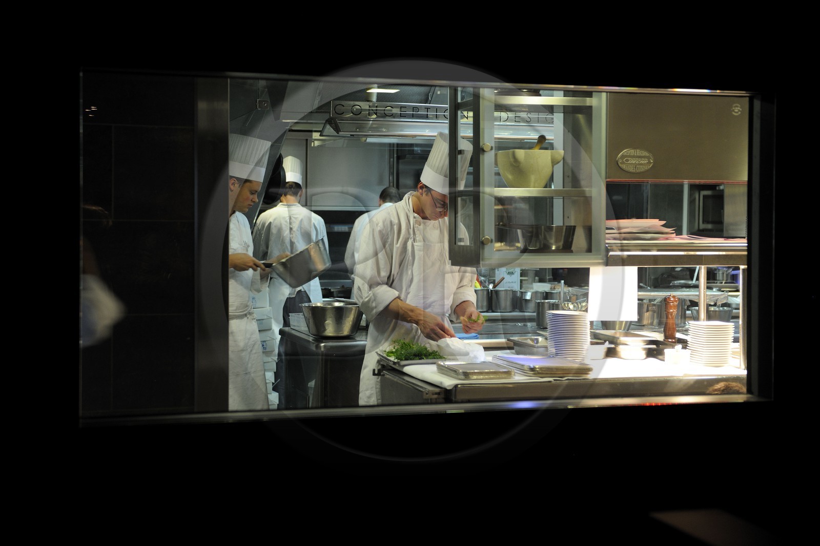 France, Paris (75), la Tour Eiffel, restaurant Le Jules Verne dirigé par Alain Ducasse au deuxième étage