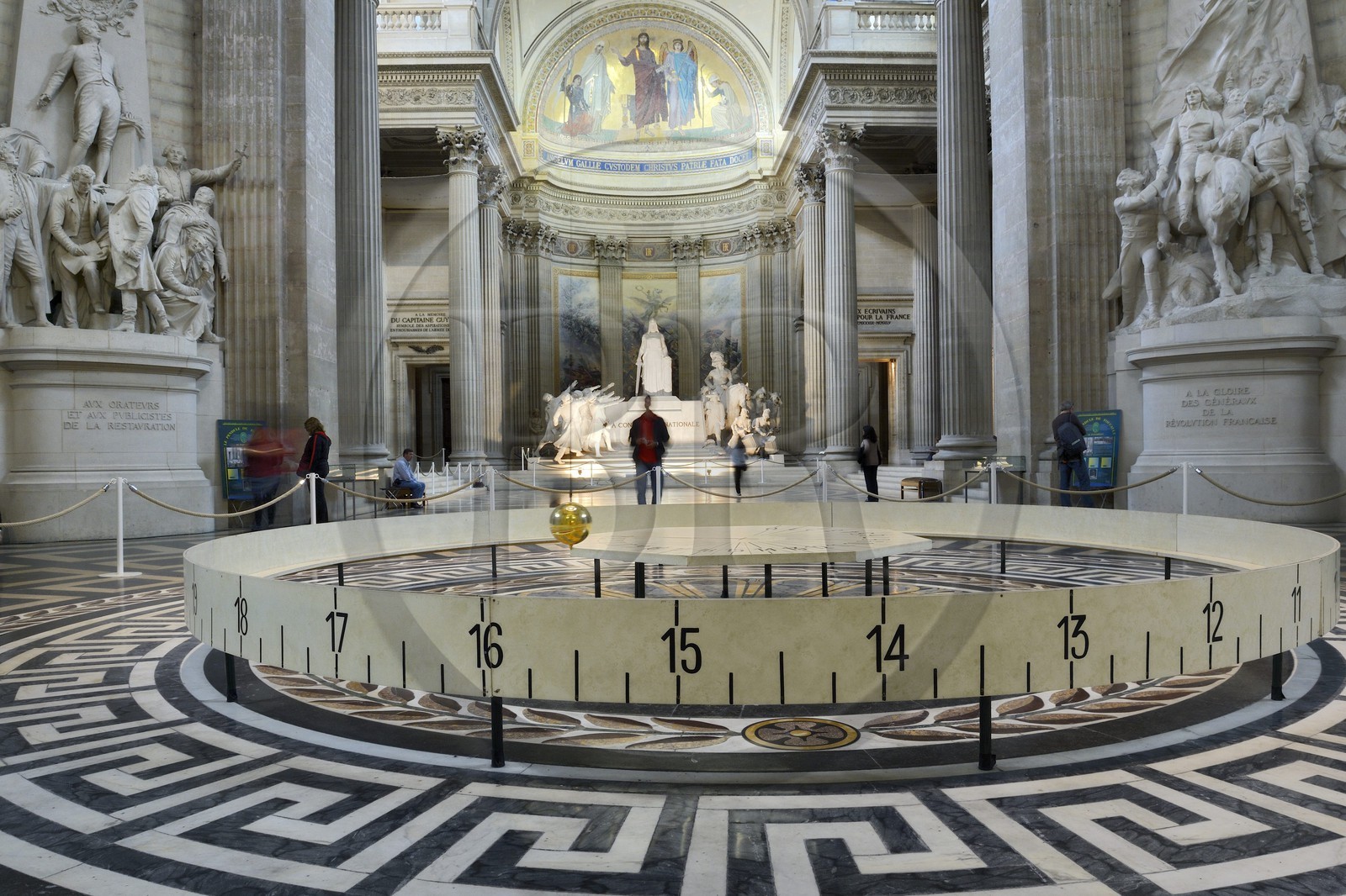 France, Paris (75), le Panthéon, le pendule de Foucault sous le dôme dans la nef