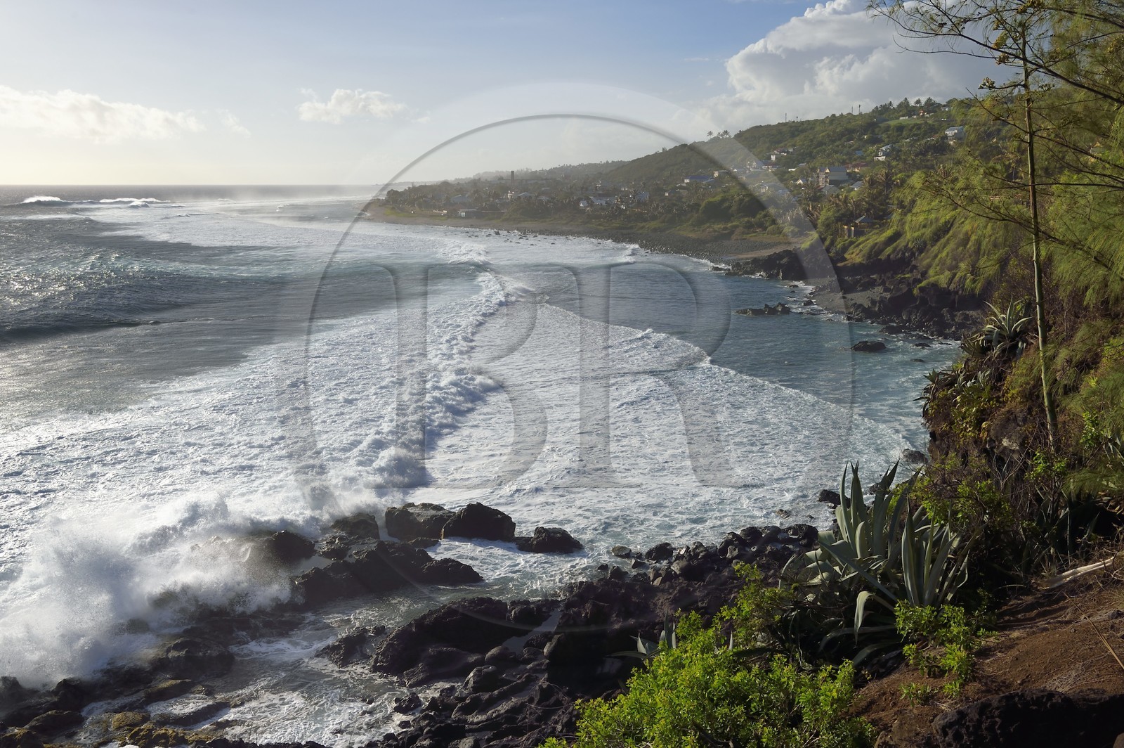 France, Ile de la Reunion, Petite-Ile sur la côte sud, plage et rochers de Grand-Bois