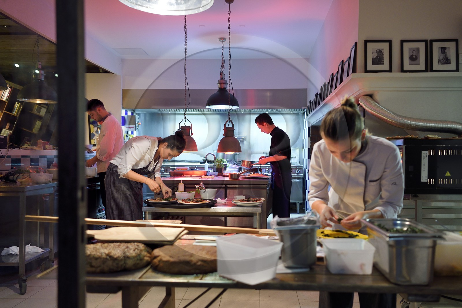 France, Vaucluse, Parc Naturel Regional du Luberon (Natural Regional Park of Luberon), Cadenet (Lourmarin), Auberge La Feniere, La Cour de Ferme, the bistrot chef Nadia Sammut