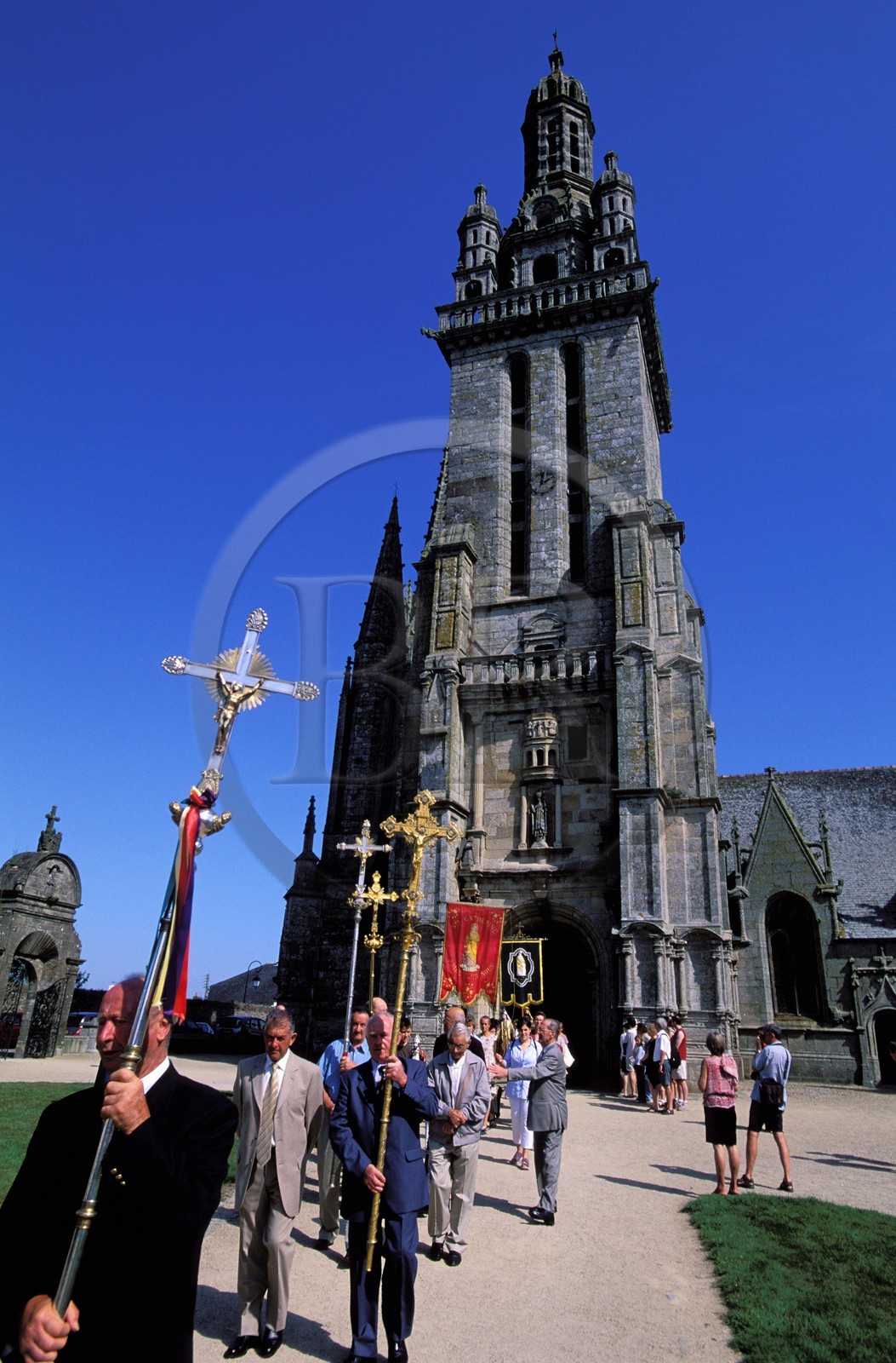 France, Finistère (29), enclos paraoissialde Pleyben, procession Pardon de Saint-Germain l'Auxerrois