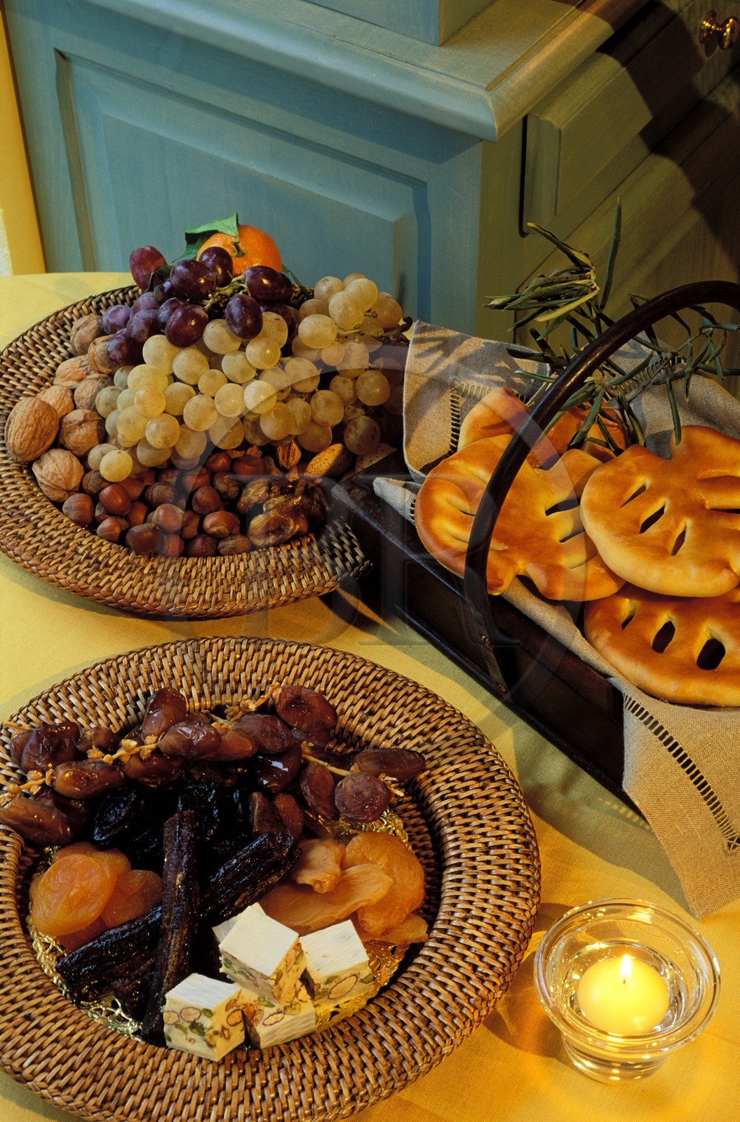 France, Bouches-du-Rhône (13), Les Baux-de-Provence, labellisé Les Plus Beaux Villages de France, les 13 desserts traditionnels de Noël