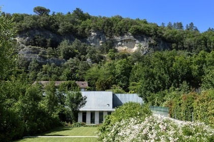 France, Dordogne (24), Périgord Noir, vallée de la Vézère, Les Eyzies-de-Tayac-Sireuil, site classé Patrimoine Mondial de l'UNESCO, Pôle International de la Préhistoire