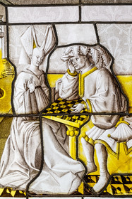 France, Paris (75), Musée de Cluny - Musée national du Moyen-Age, les joueurs d'échecs verre blanc peint à la grisaille vers 1430